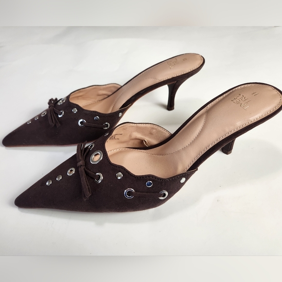 Dark Chocolate Brown Faux Suede Old Money Classic Grommet Pointy Toe Mules Sz 11 - Picture 4 of 15